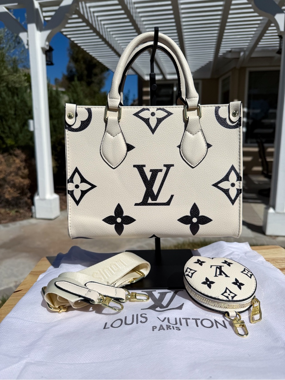 ✨COMING SOON✨ NEW LV Print White Black Monogram OnTheGo Satchel Bag & Coin Purse - Picture 3 of 15